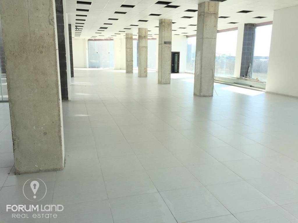 Forumland Real Estate, κατάστημα