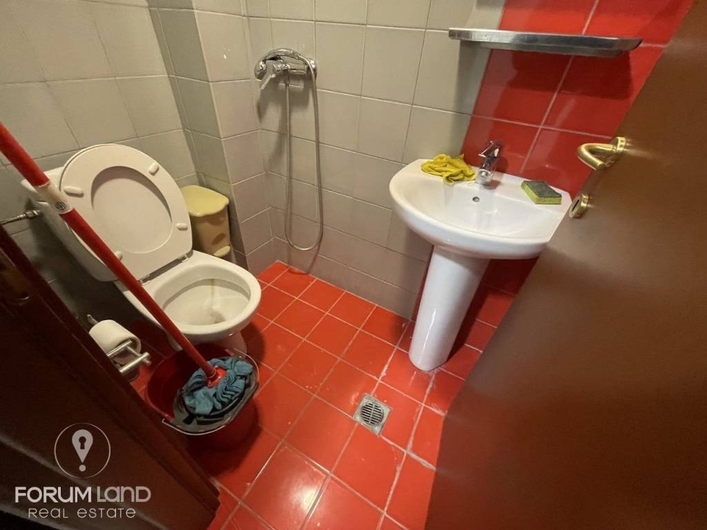 Forumland Real Estate, Μπάνιο