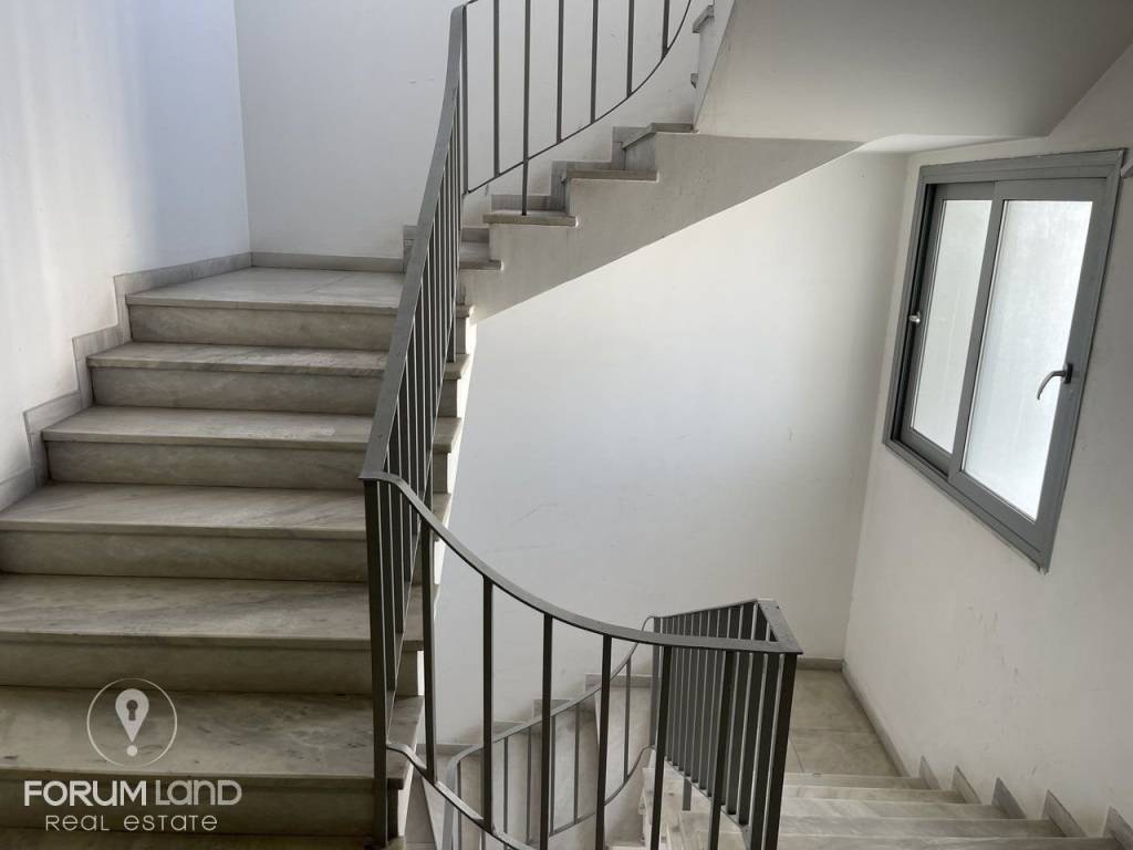 Forumland Real Estate, Εσωτερικές Σκάλες