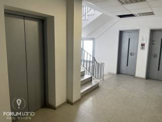 Forumland Real Estate, Ανελκυστήρας