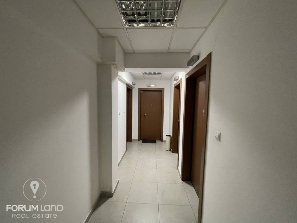 Forumland Real Estate, Είσοδος