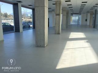 Forumland Real Estate, κατάστημα