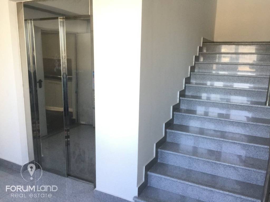 Forumland Real Estate, Ανελκυστήρας