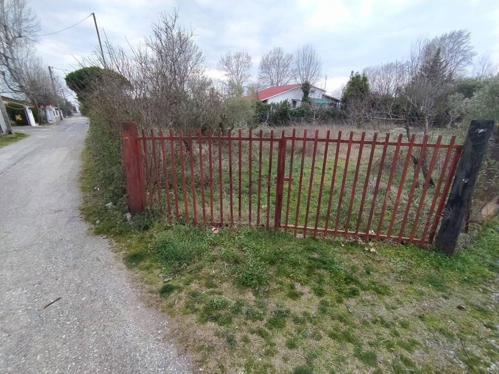 ANYPLACE MESITIKES YPERESIES