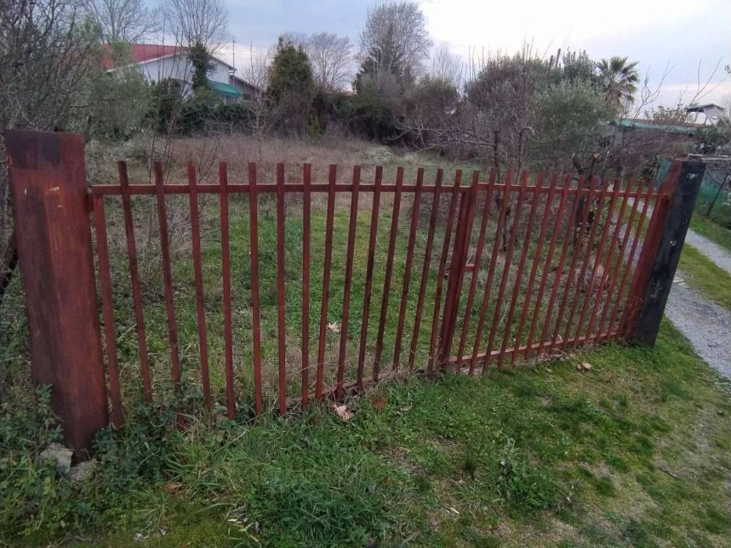 ANYPLACE MESITIKES YPERESIES