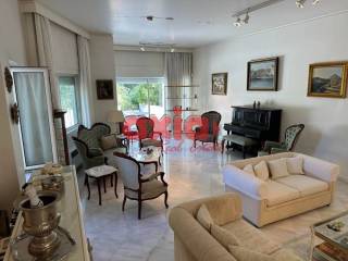 Αθήνα, Κάτω Γλυφάδα. Πωλείται μονοκατοικία