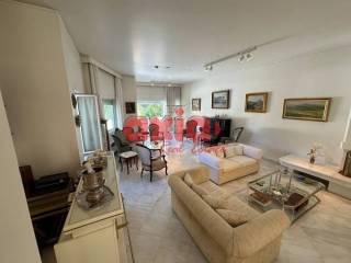 Αθήνα, Κάτω Γλυφάδα. Πωλείται μονοκατοικία