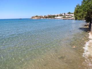 Η παραλία μπροστά στο σπίτι