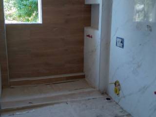 Mεγάλο μπάνιο ,και παράθυρο μεγάλο επίσης