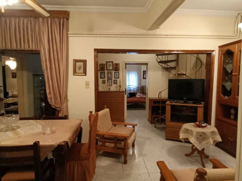 Saloni kai trapezaria