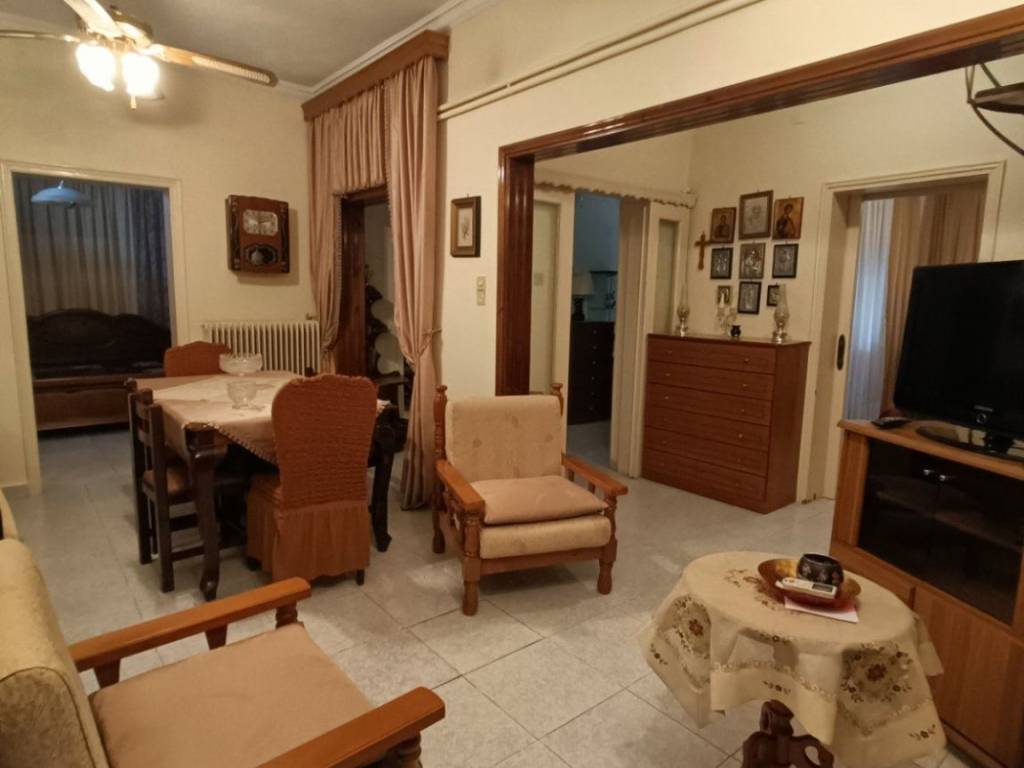 Saloni kai trapezaria