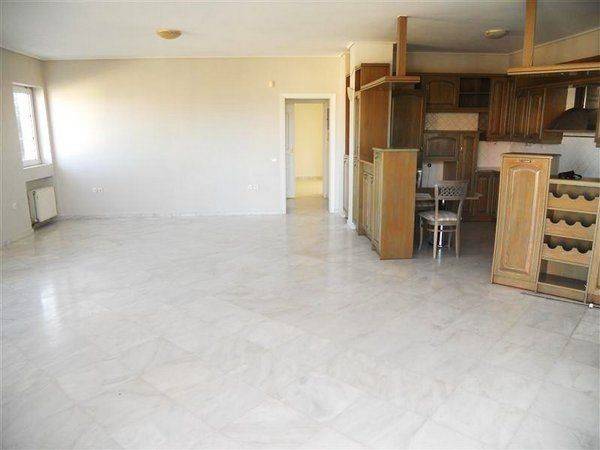 Φωτεινό, ευχάριστο σαλόνι