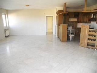 Φωτεινό, ευχάριστο σαλόνι