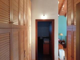 Πάρα πολλοί αποθηκευτικοί χώροι+ντουλάπες