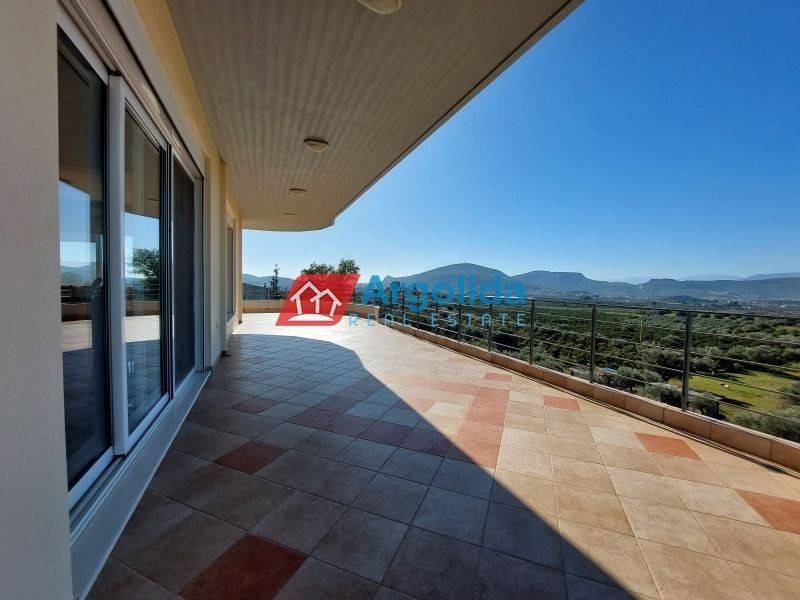 Θέα από μπαλκόνι