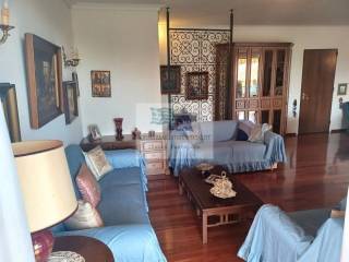 LIVING ROOM / ENTRANCE