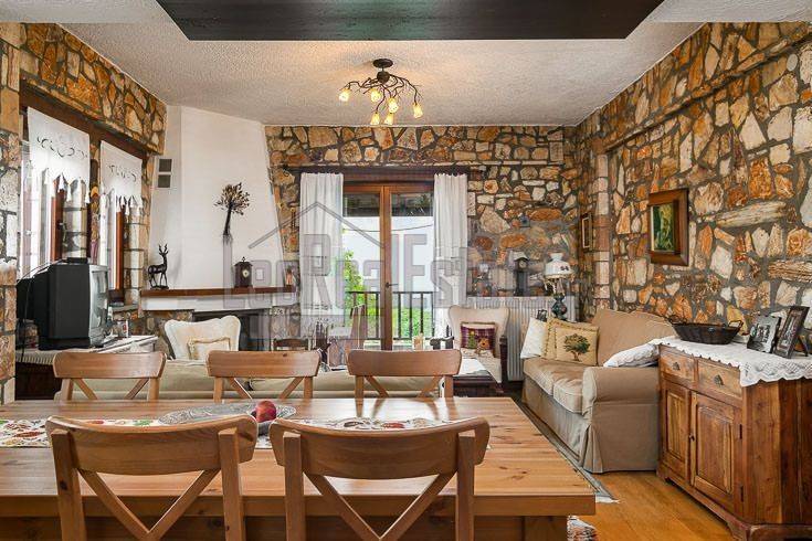 Ανώγειο - Σαλοτραπεζαρία