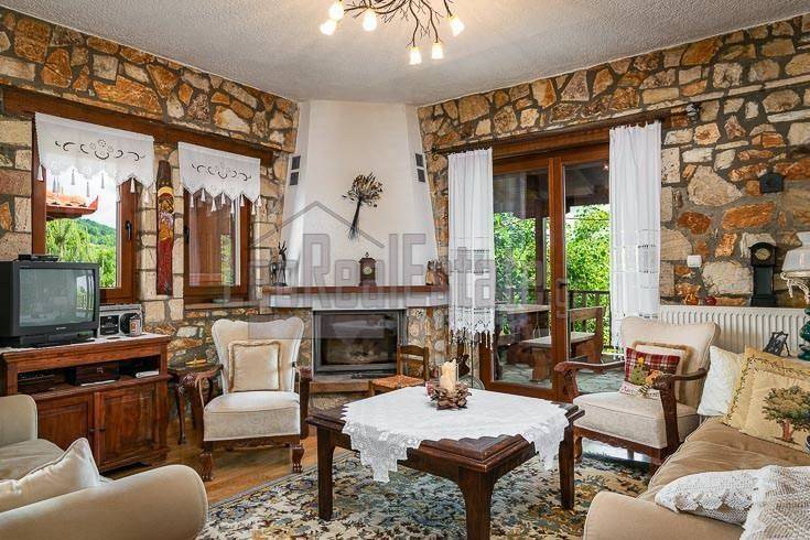 Ανώγειο - Σαλοτραπεζαρία