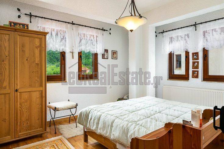 1ος Όροφος - Υπνοδωμάτιο 1