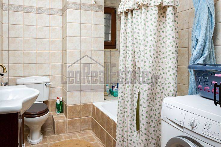 1ος Όροφος - Μπάνιο