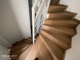 Forumland Real Estate, Εσωτερικές Σκάλες