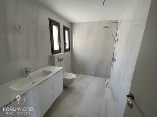 Forumland Real Estate, Μπάνιο