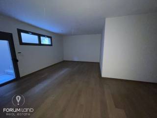 Forumland Real Estate, emiypogeios choros