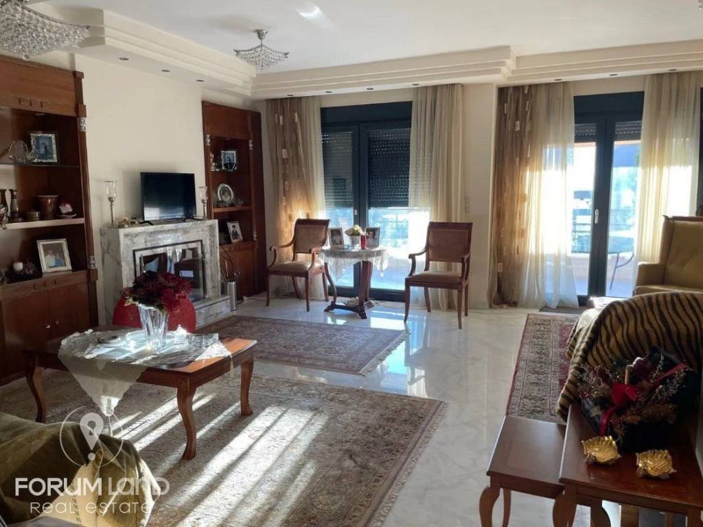 Forumland Real Estate, Σαλόνι με τζάκι