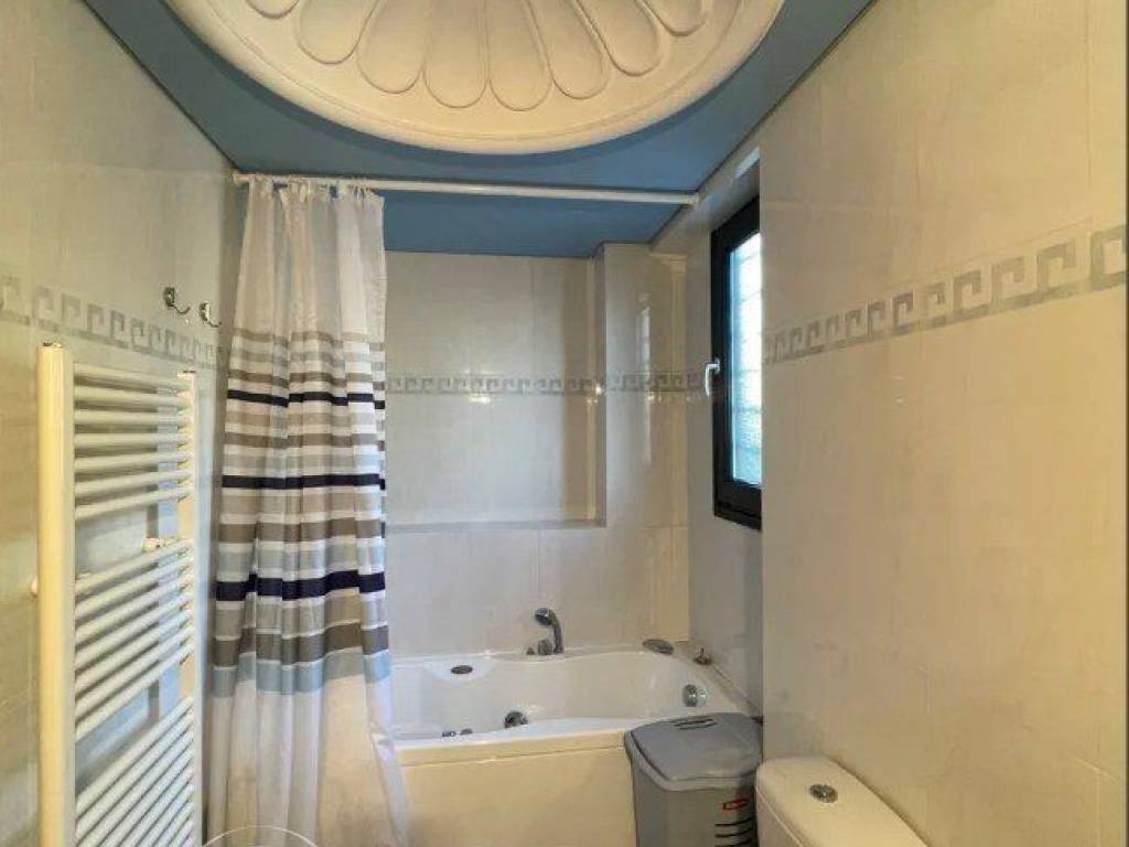 Forumland Real Estate, Μπάνιο