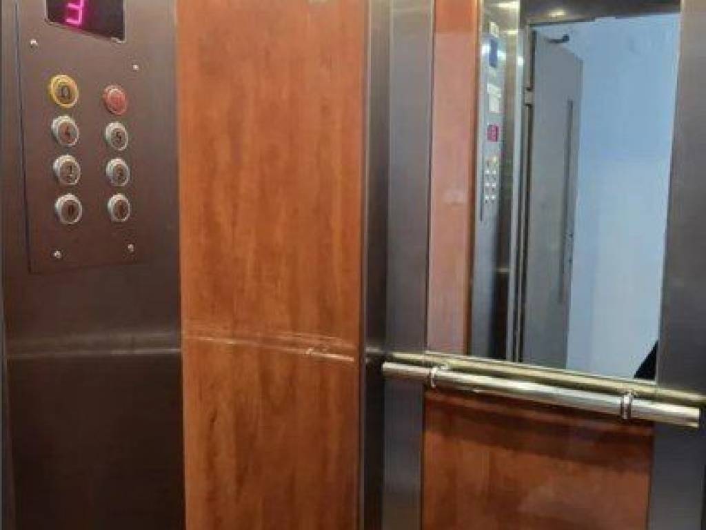 Forumland Real Estate, Ανελκυστήρας