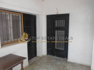 Eisodos apo deytere porta