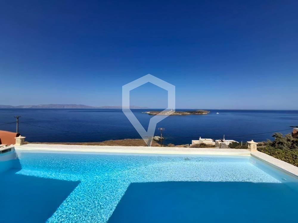 πισίνα θέα θάλασσα