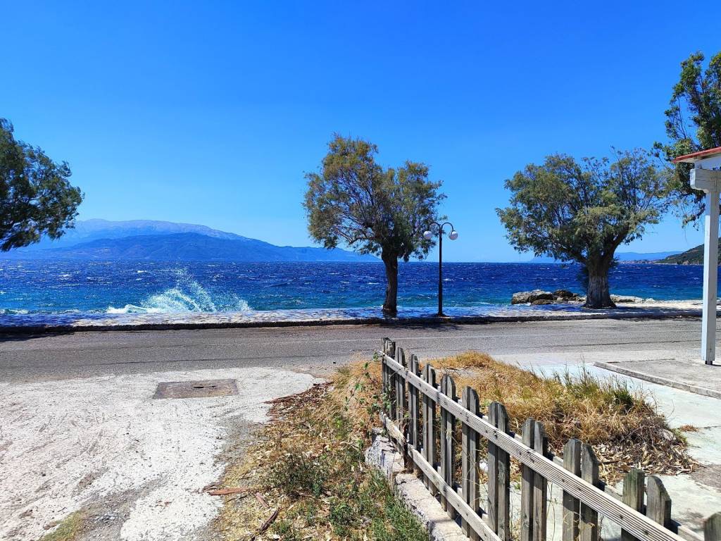 LIGA METRA APO TEN PARALIA