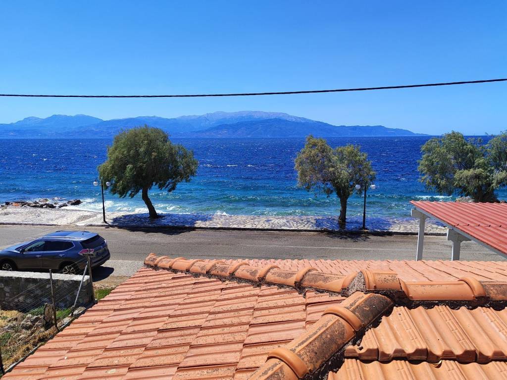 E THEA APO TEN TARATSA