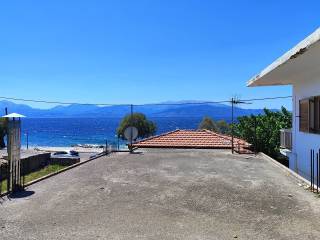 O CHOROS TES TARATSAS ME EXOTERIKE SKALA