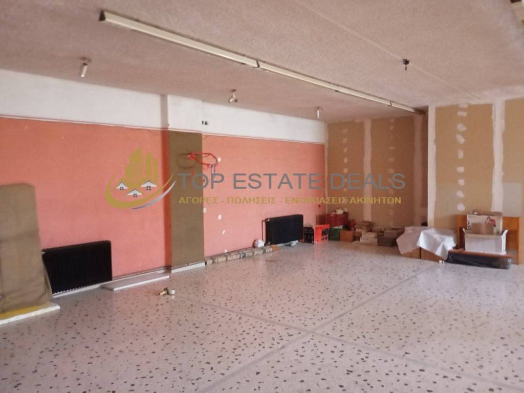 Megalos eniaios choros choris kolones sten mese