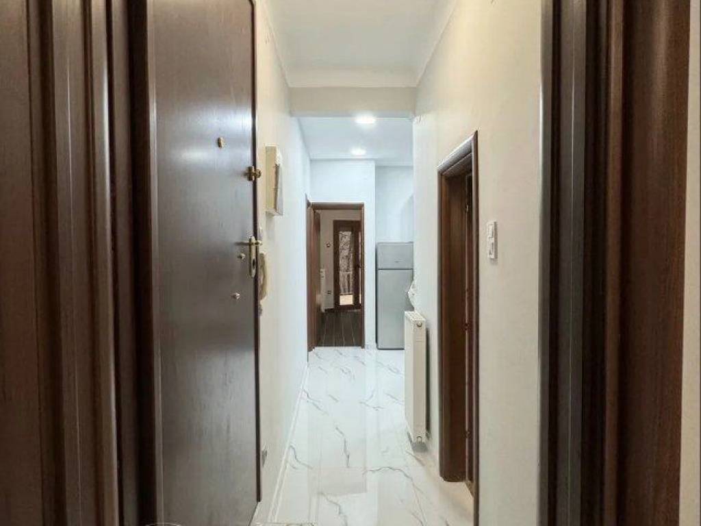 Forumland Real Estate, Θωρακισμένη πόρτα