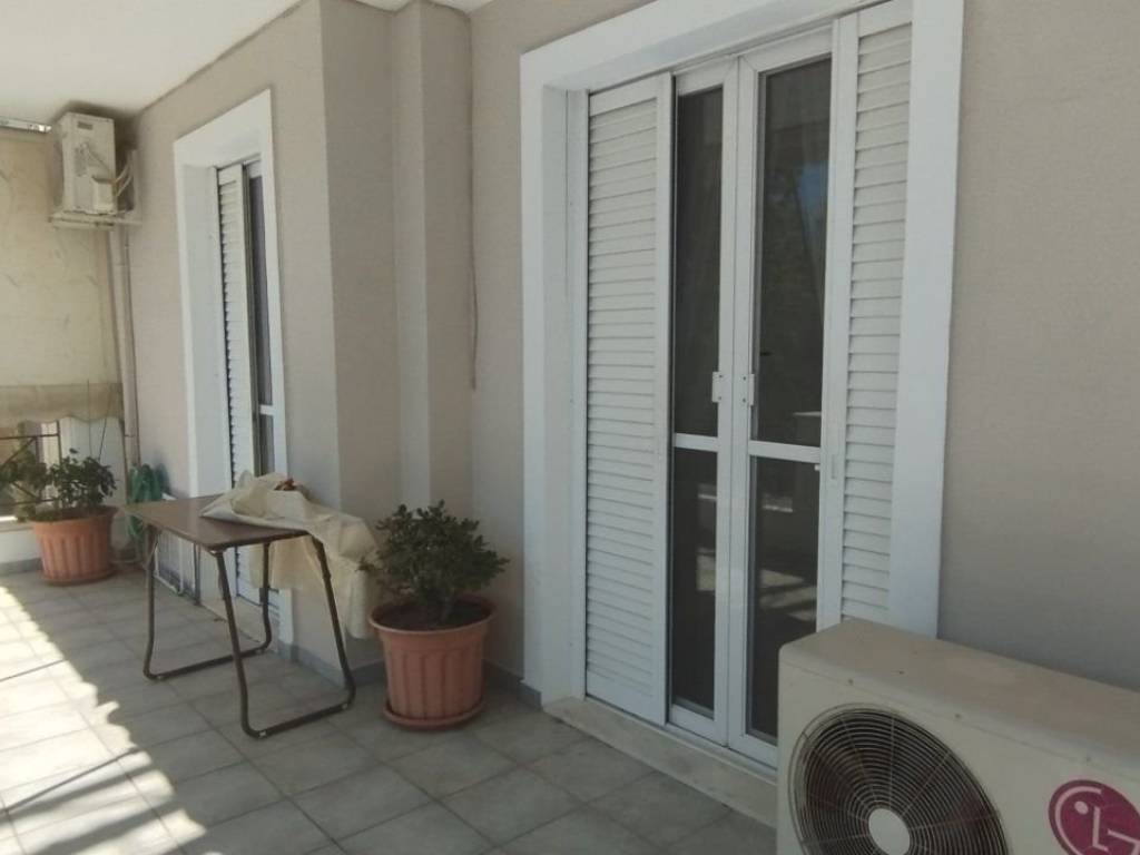 Μπροστινό Μπαλκόνι