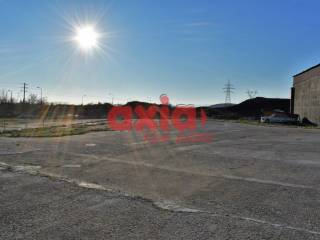 Καβάλα, Νέα Καρβάλη: ΕΥΚΑΙΡΊΑ! Πωλείται διαμπερές Βιομηχανικός επαγγελματικός χώρος 500τ.μ. σε