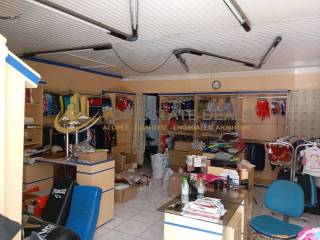 άποψη ισόγειου καταστήματος