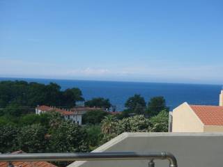 E THEA APO TO AKINETO