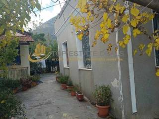 οικοπεδικός χώρος οικίας