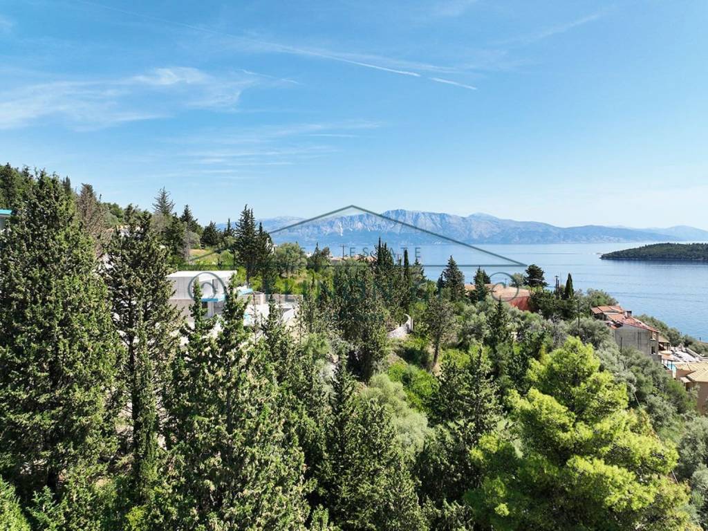 Η μαγευτική θέα από το αγροτεμάχιο