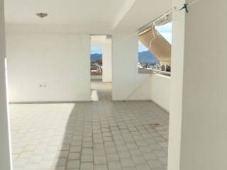 Η μεγάλη πλευρά της βεράντας