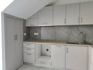 ΜΕ ΜΟΝΤΕΡΝΑ ΚΟΥΖΙΝΑ