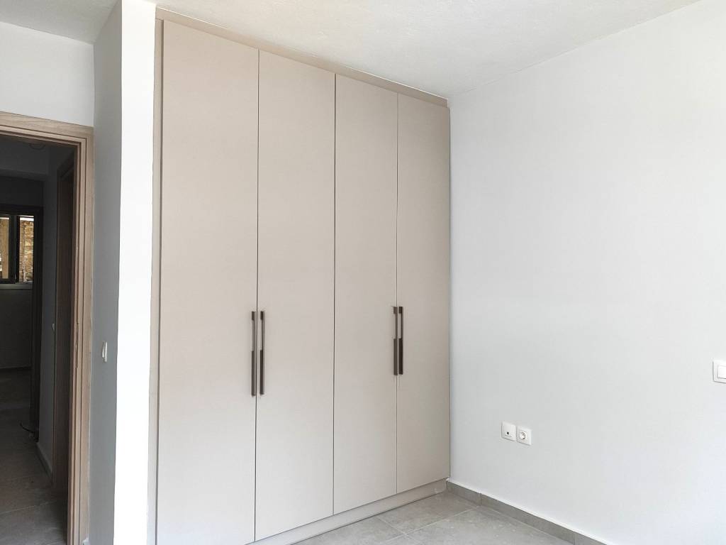 ΜΕ ΜΕΓΑΛΕΣ ΕΝΤΟΙΧΙΣΜΕΝΕΣ ΝΤΟΥΛΑΠΕΣ