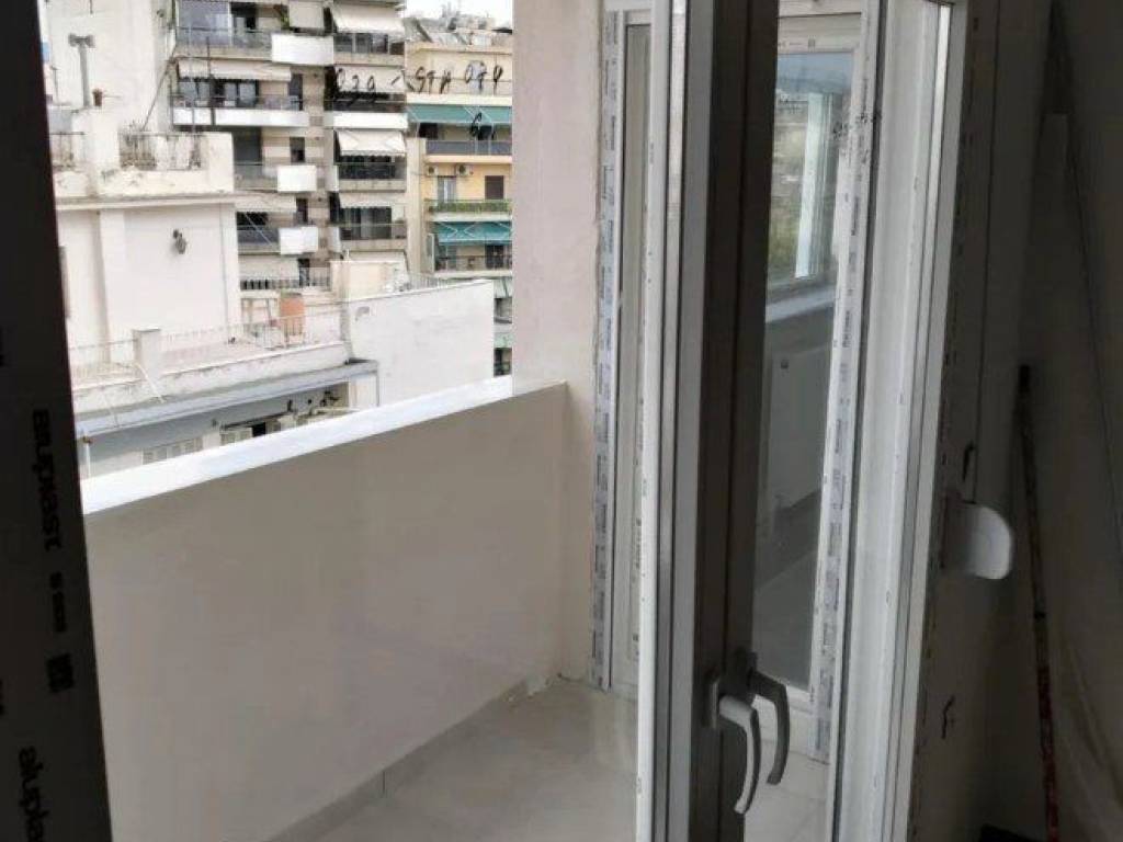 Forumland Real Estate, Κουφώματα