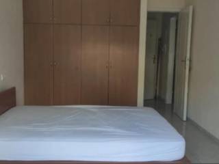 υπνοδωμάτιο με εντοιχισμένες ντουλάπες