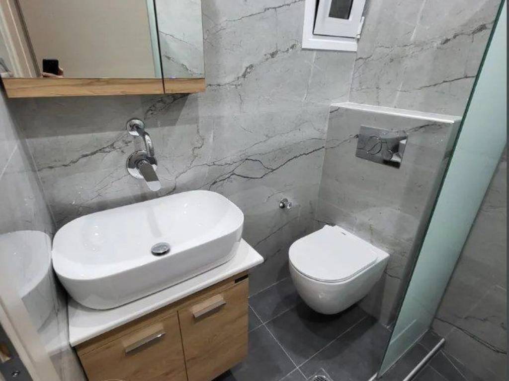 Forumland Real Estate, Μπάνιο