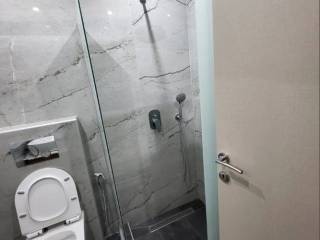 Forumland Real Estate, Μπάνιο